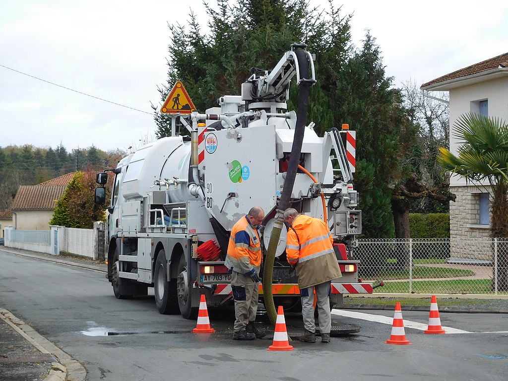 hydrocureur sur canalisation route